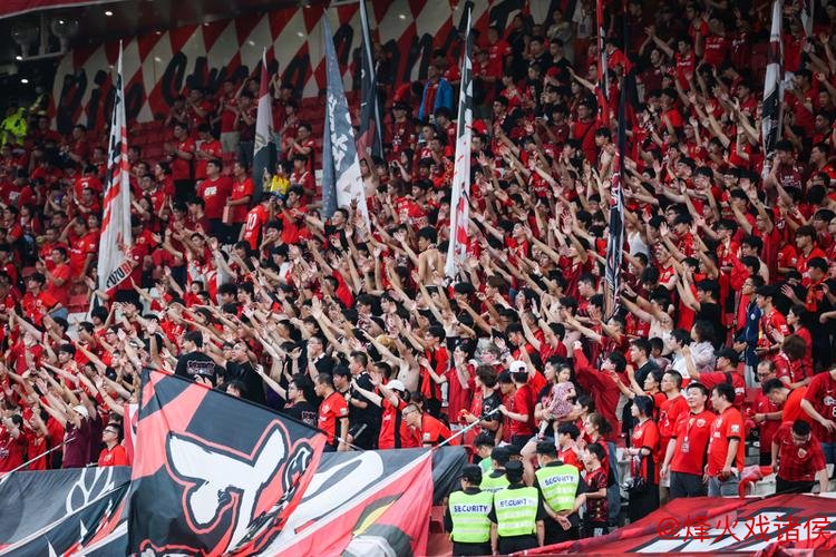 斯帅克制穆帅?海港7战仅1胜,上海德比战绩欠佳 斯帅克制穆帅?海港7战仅1胜,上海德比战绩欠佳