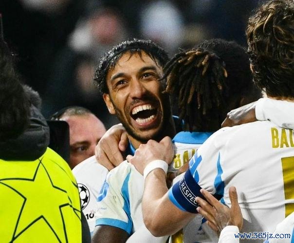 马赛2-1逆转纽卡，奥巴梅扬双响，巴恩斯破门