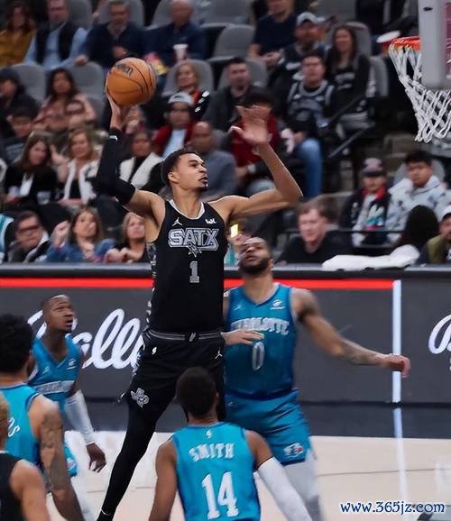 骑士力克公牛豪取12连胜 文班34+12助马刺狂胜国王